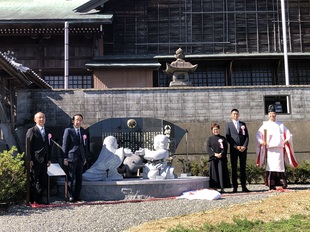 8 石像除幕式２.JPG